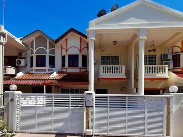 Terraced House for sale in Malaka