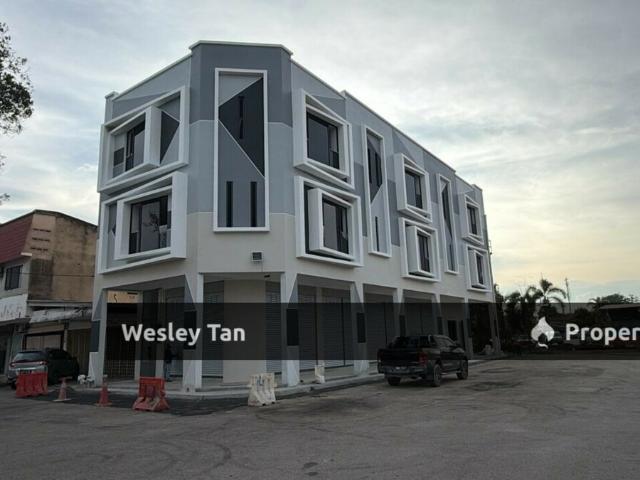 Shop for rent in Malaka