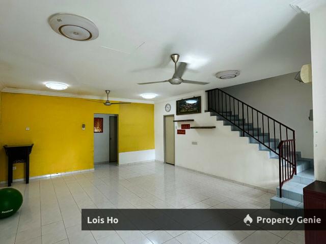 Terraced House for sale in Malaka
