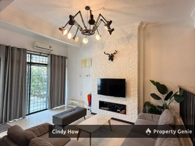Terraced House for sale in Malaka