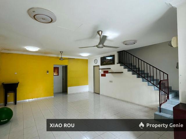 Terraced House for sale in Malaka