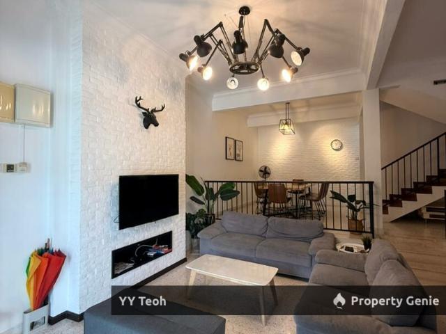 Terraced House for sale in Malaka