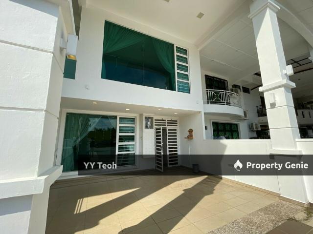 Terraced House for sale in Malaka