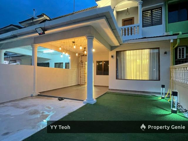 Terraced House for sale in Malaka