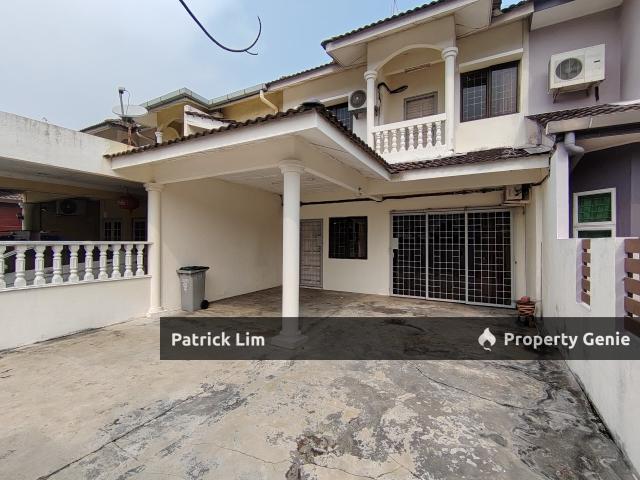 Terraced House for sale in Malaka