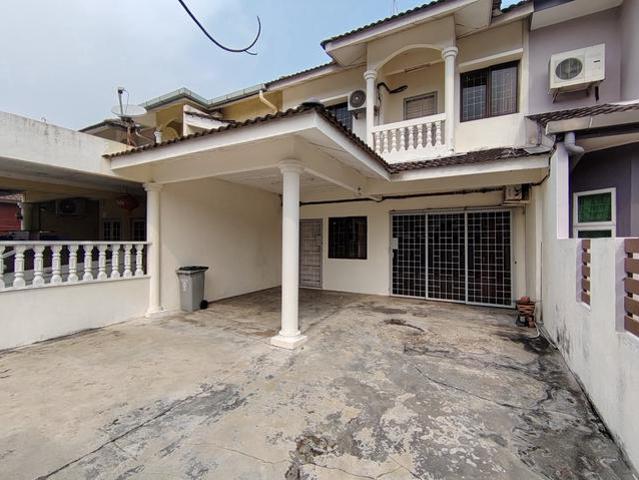 Terraced House for sale in Malaka