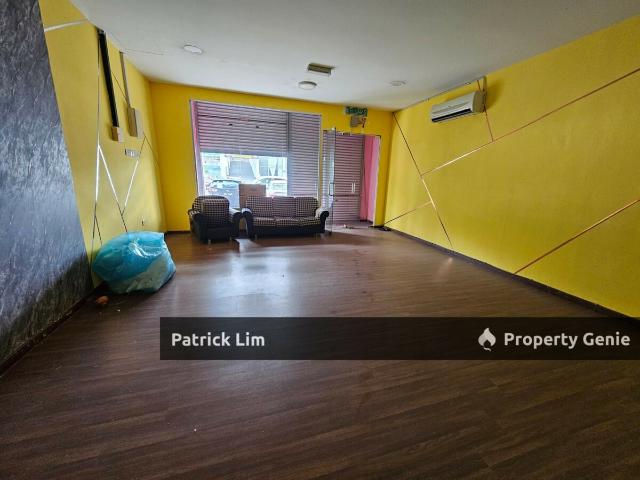 Shop for rent in Malaka