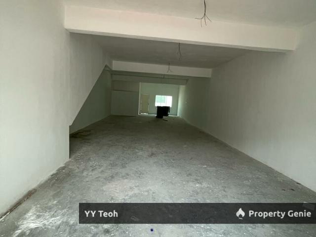 Shop for rent in Malaka