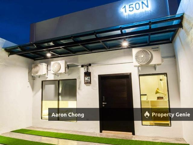 Terraced House for sale in Malaka