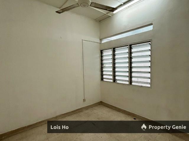 Terraced House for sale in Malaka