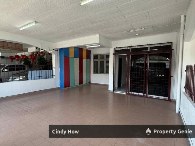 Terraced House for sale in Malaka