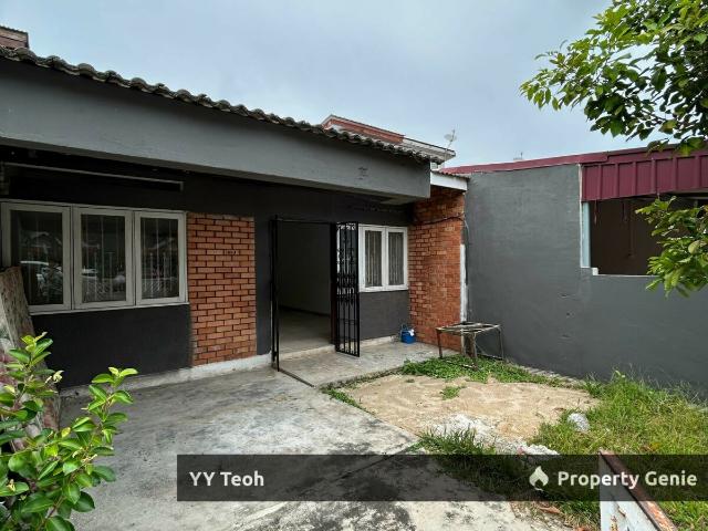 Terraced House for sale in Malaka