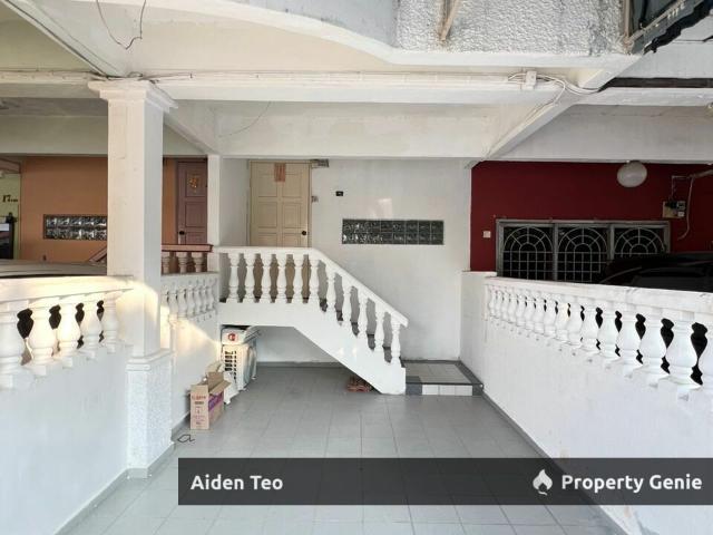 Townhouse for sale in Malaka
