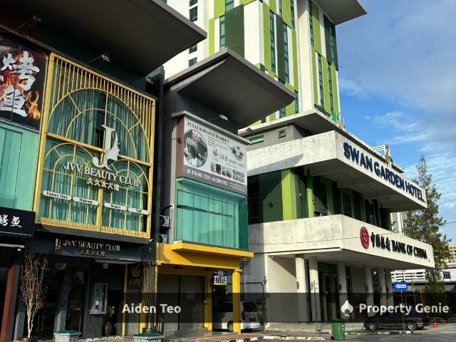 Shop for sale in Malaka
