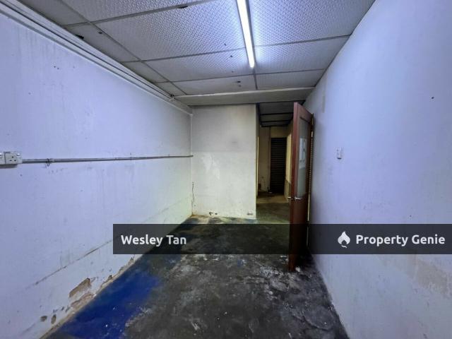Shop for rent in Malaka