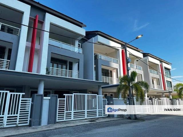 House for sale in Malaka