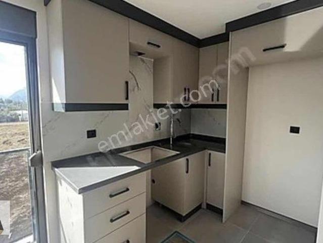 Tomalar, Döşemealtı içerisinde satılık mülk