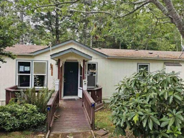 House for sale in Lakeside, Coos County