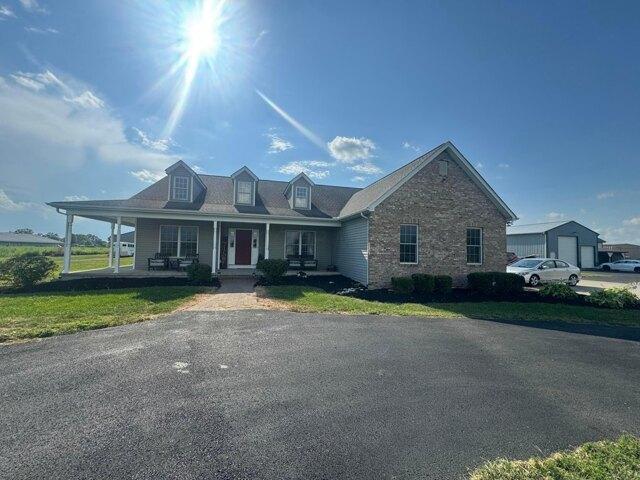 House for sale in Grove City