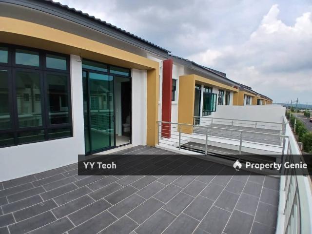 Terraced House for sale in Malaka