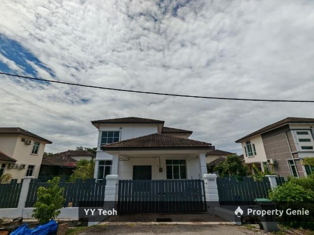 Bungalow for sale in Malaka