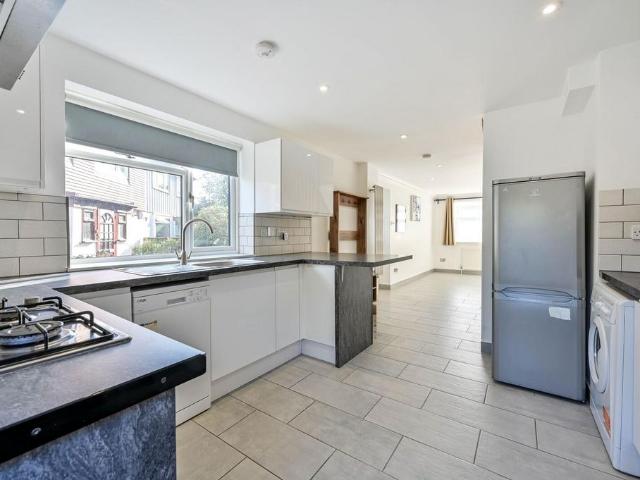 House for rent in Row Town, Surrey