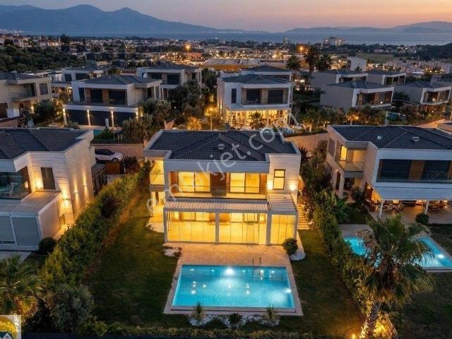 Kuşadasi, Aydin içerisinde satılık Villa
