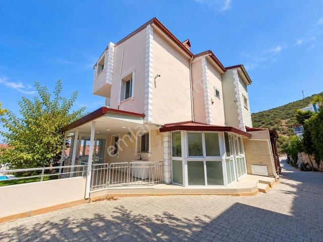 Kuşadasi, Aydin içerisinde satılık Villa