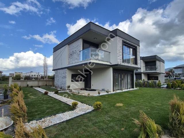 Kuşadasi, Aydin içerisinde satılık Villa