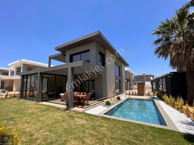 Kuşadasi, Aydin içerisinde satılık Villa