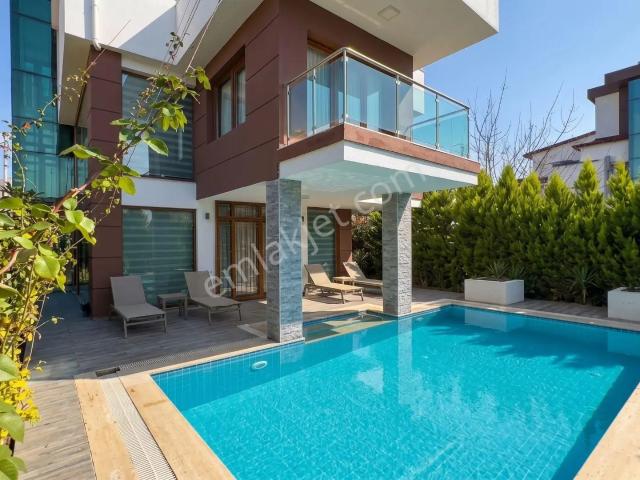 Kuşadasi, Aydin içerisinde satılık Villa