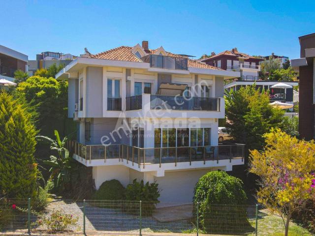 Kuşadasi, Aydin içerisinde satılık Villa