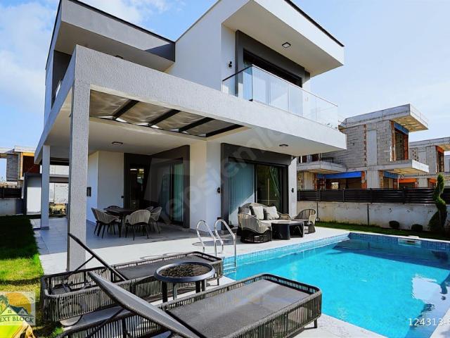 Cumhuriyet Mahallesi, Kuşadası içerisinde satılık Villa