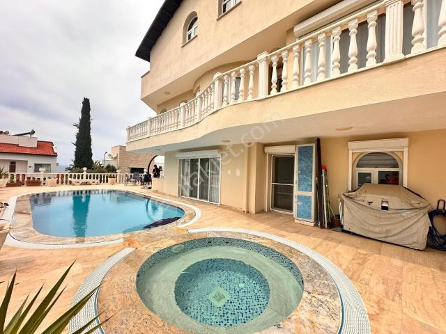 Kuşadasi, Aydin içerisinde satılık Villa