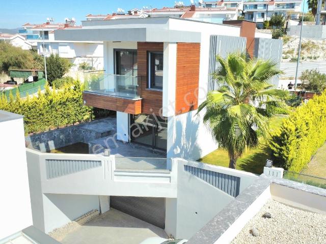 Kuşadasi, Aydin içerisinde satılık Villa