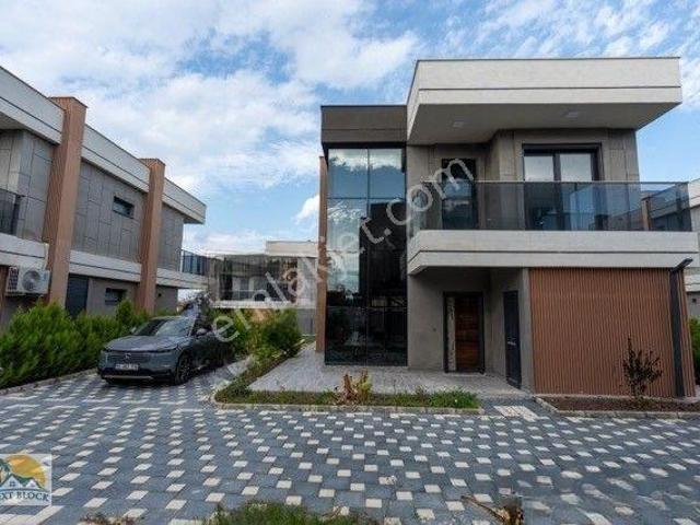 Kuşadasi, Aydin içerisinde satılık Villa