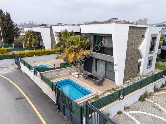 Kuşadasi, Aydin içerisinde satılık Villa
