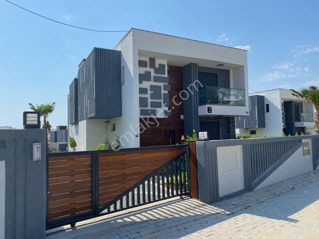 Kuşadasi, Aydin içerisinde satılık Villa