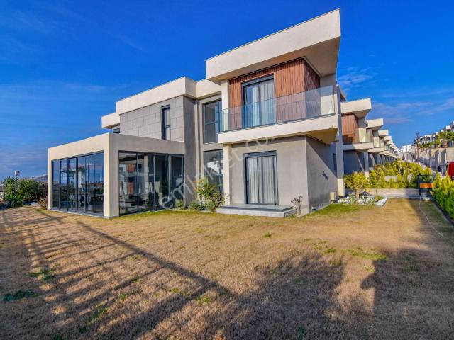 Kuşadasi, Aydin içerisinde satılık Villa