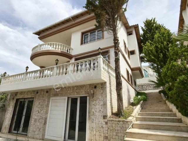 Kuşadasi, Aydin içerisinde satılık Villa