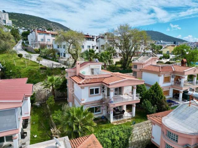 Kuşadasi, Aydin içerisinde satılık Villa