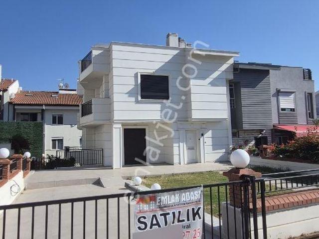 Kuşadasi, Aydin içerisinde satılık Villa