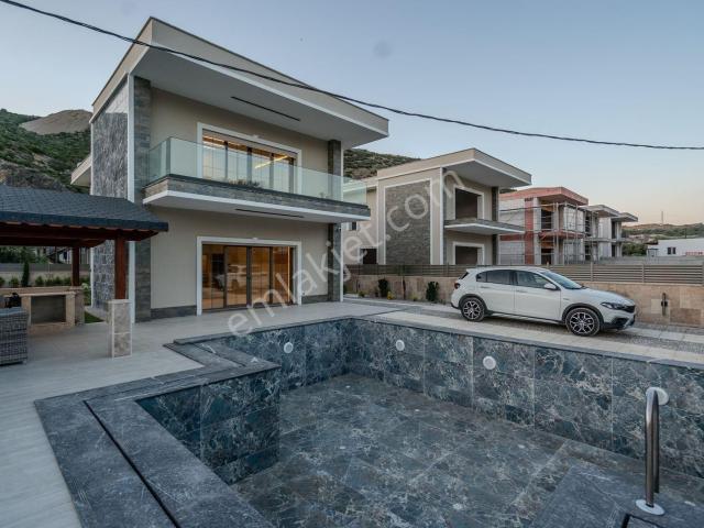 Kuşadasi, Aydin içerisinde satılık Villa
