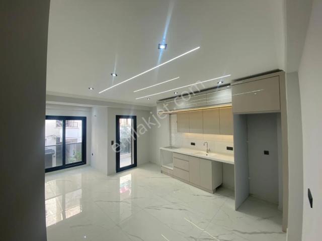 Cumhuriyet Mahallesi, Kuşadası içerisinde satılık mülk