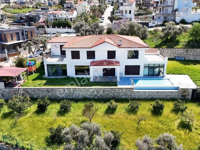 Kuşadasi, Aydin içerisinde satılık Villa