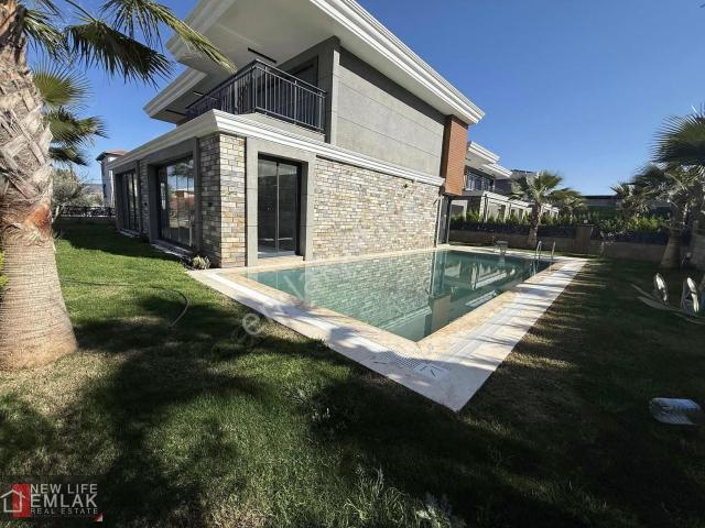 Kuşadasi, Aydin içerisinde satılık Villa