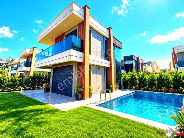 Kuşadasi, Aydin içerisinde satılık Villa