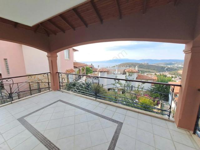 Bayraklıdede, Kuşadası içerisinde kiralık Villa