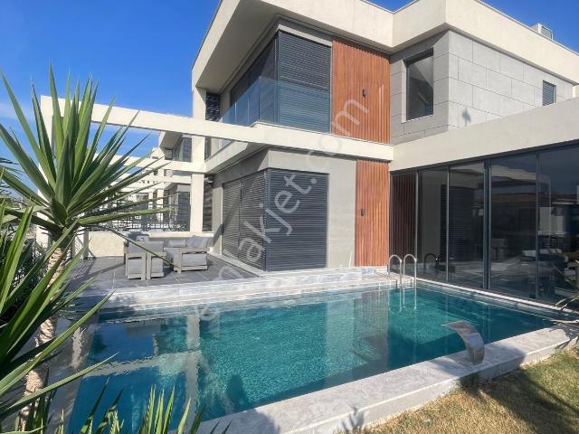 Kuşadasi, Aydin içerisinde satılık Villa