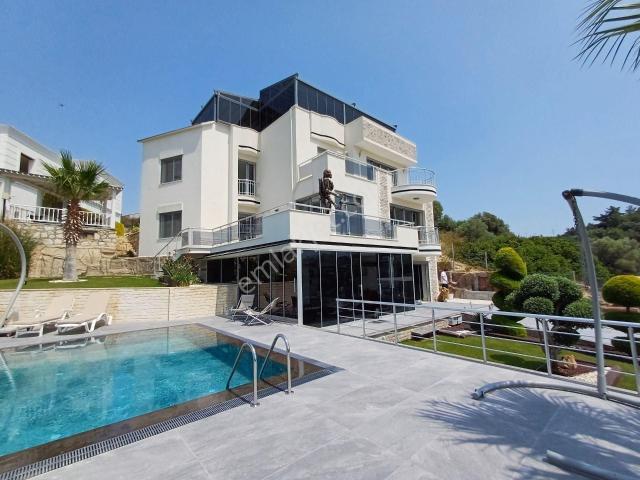 Kuşadasi, Aydin içerisinde satılık Villa
